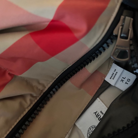 55% off! Authentic Burberry Reversible Recycled Nylon Re:Down® Puffer Jacket XL - Picture 15 of 16